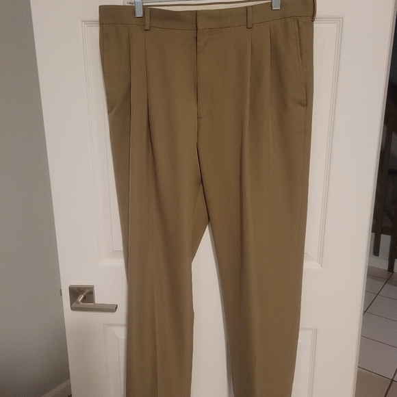 Haggar Other - Men's Haggar Tan 36 x 32 Classic Fit Dress Pants